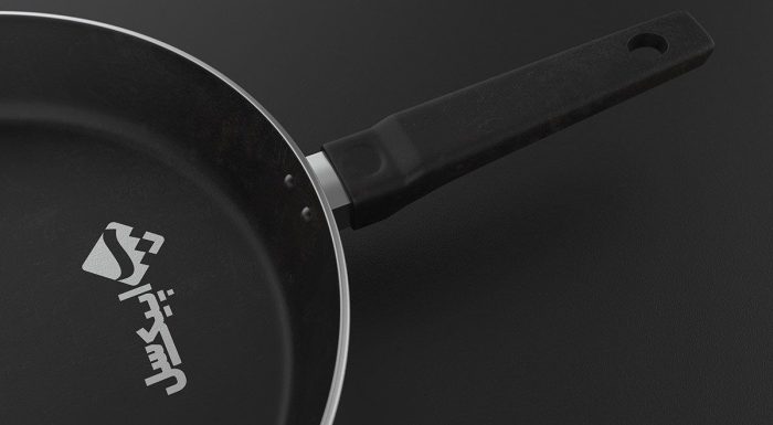 موکاپ لوگو روی ماهیتابه