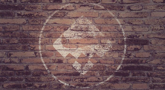 موکاپ لوگو گچی روی دیوار آجری