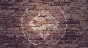 موکاپ لوگو گچی روی دیوار آجری