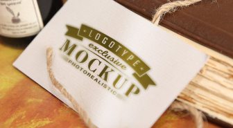 موکاپ لوگو طلایی روی کارت ویزیت کتان