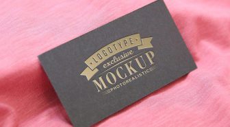 موکاپ لوگو طلایی روی کارت ویزیت کتان