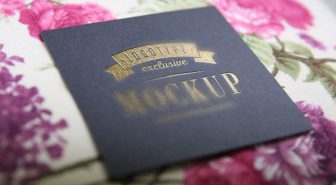 موکاپ لوگو طلایی روی کارت ویزیت کتان