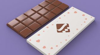 موکاپ لوگو روی بسته بندی شکلات تخت