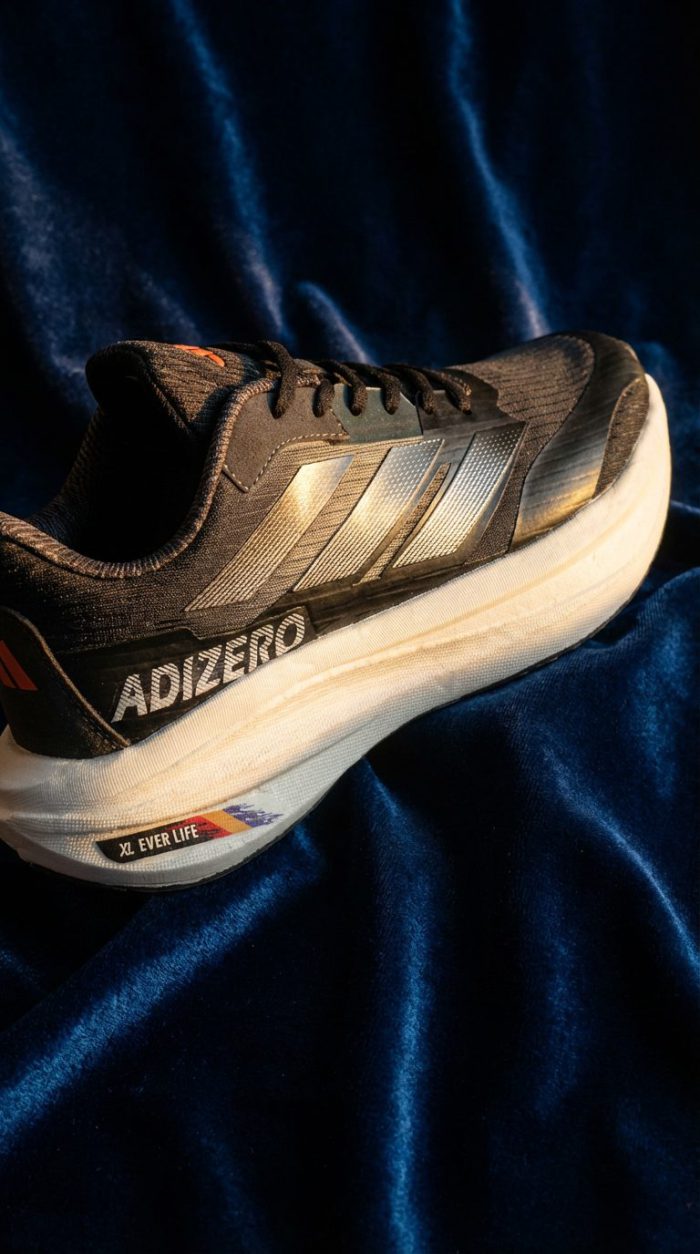 عکاسی صنعتی بدون هزینه: ۵ دستور (Prompt) جادویی برای ساخت تصاویر تبلیغاتی لوکس