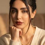 دانلود پرامپت خلق پرتره دخترانه با نور طبیعی و گرم