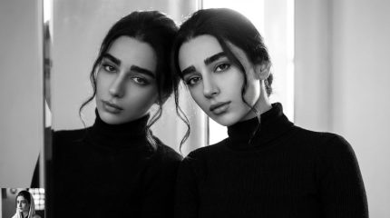 دانلود پرامپت ساخت پرتره سیاه‌وسفید هنری با انعکاس در آینه